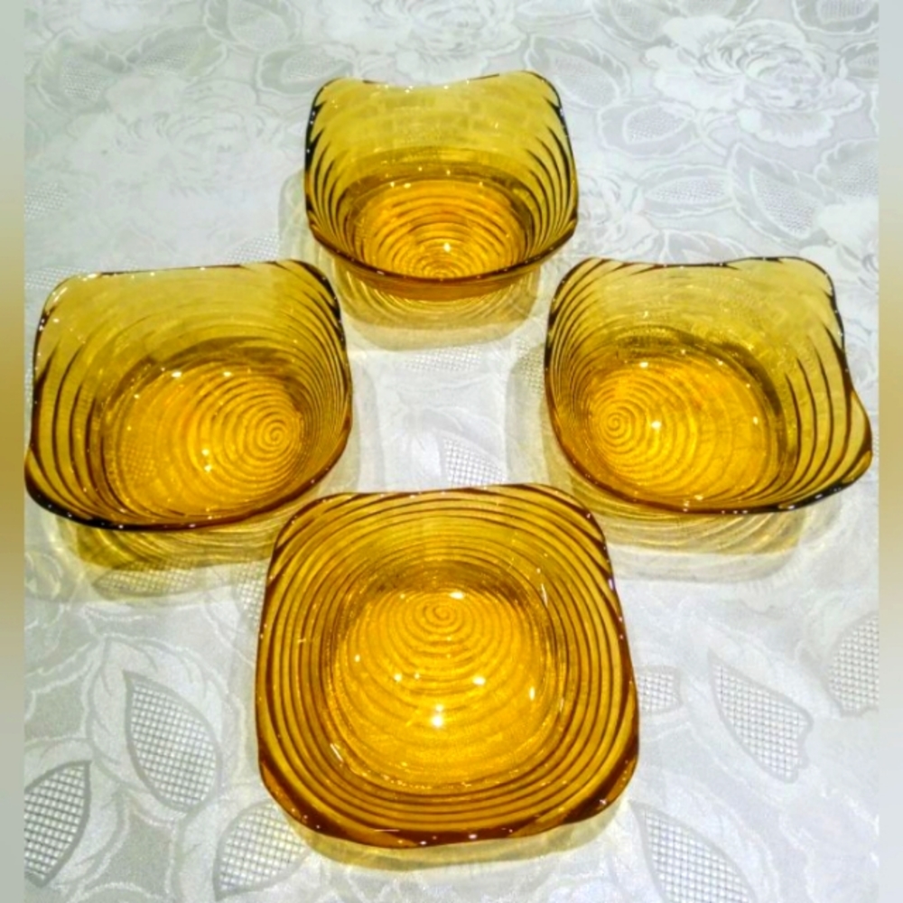 4 hand blown amber swirl, salade bowls